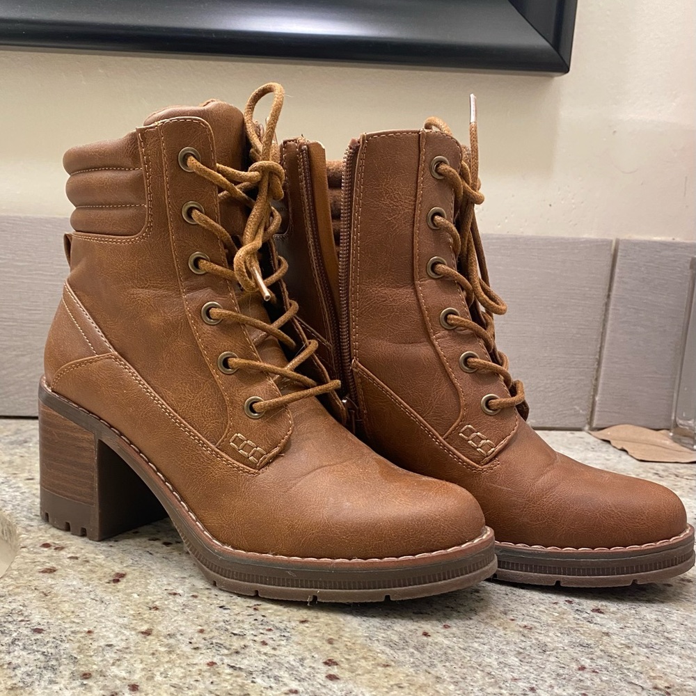 Brown Leather Lace-Up Boots with Chunky Heel